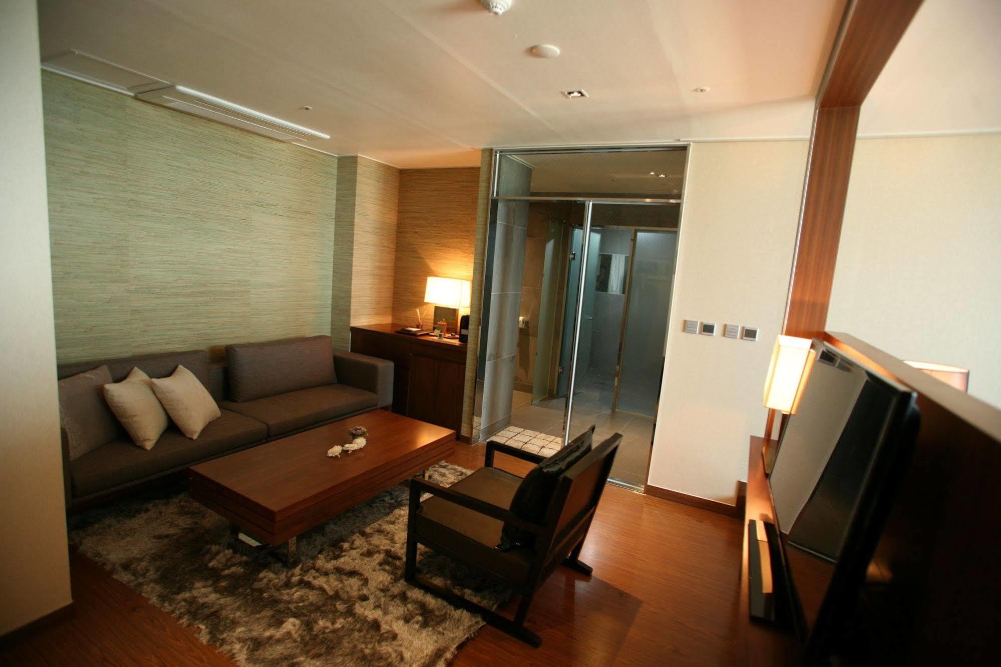 Hyunjin Tourist Hotel Donghae Exterior foto