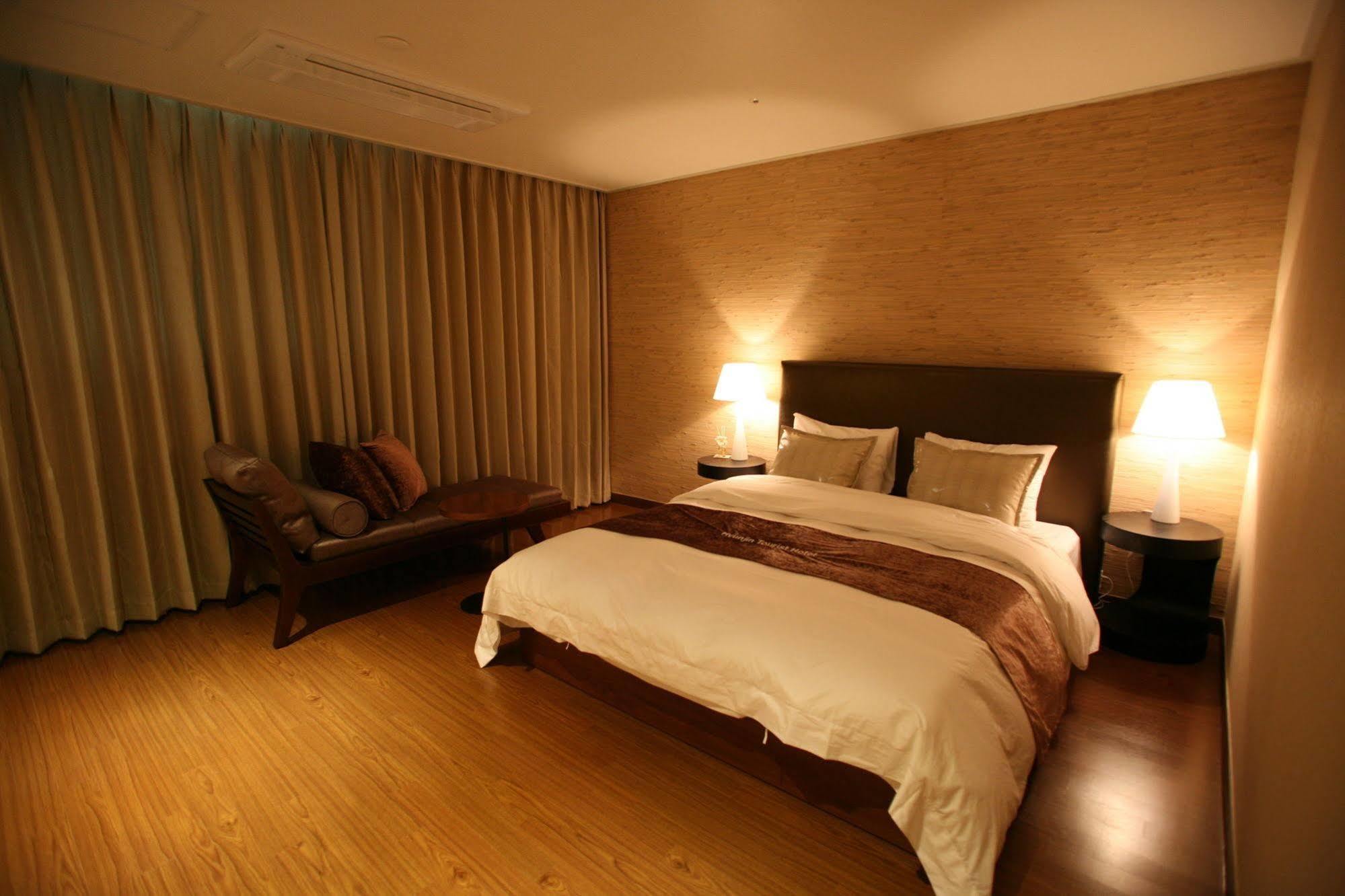 Hyunjin Tourist Hotel Donghae Exterior foto