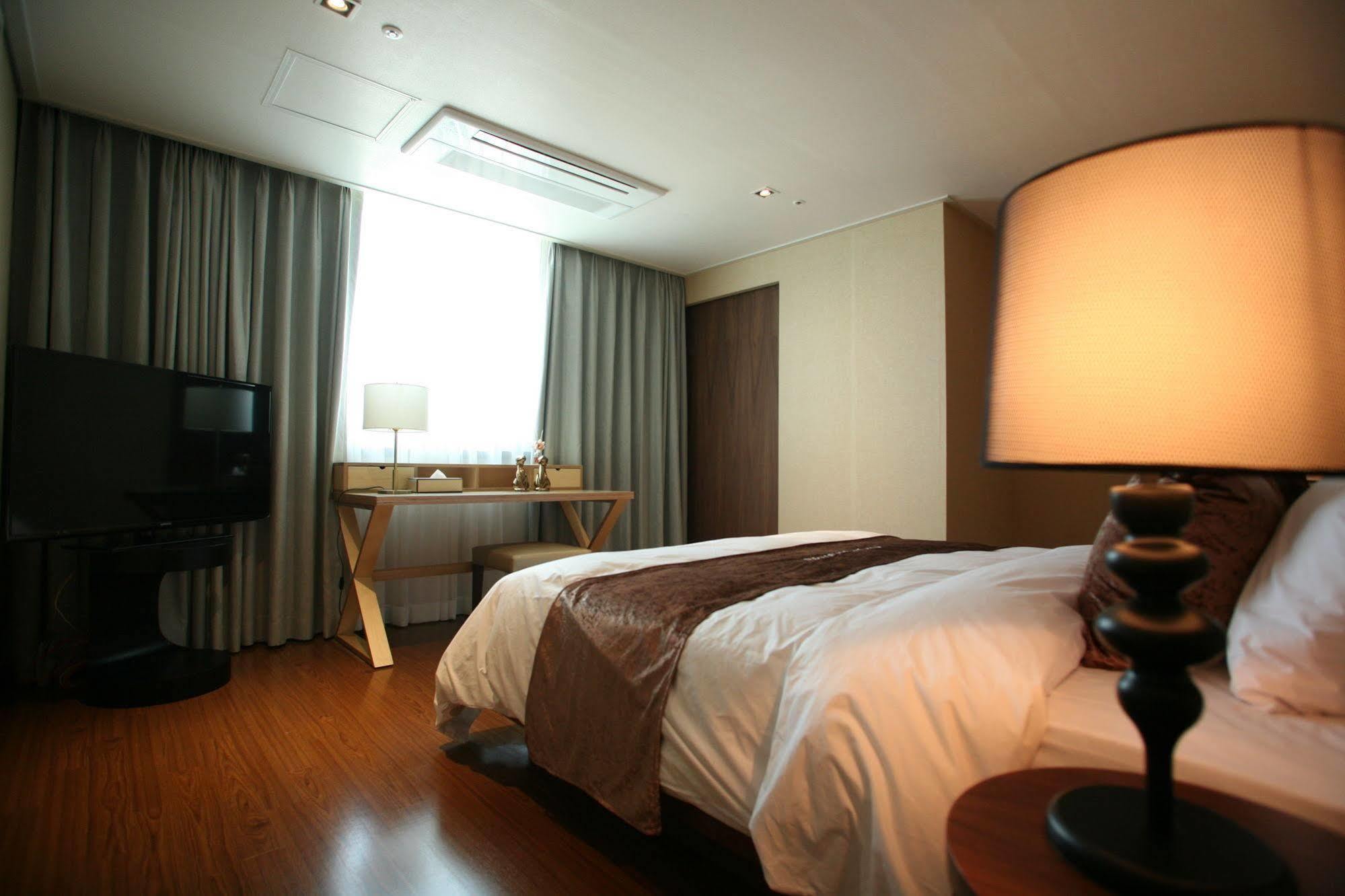 Hyunjin Tourist Hotel Donghae Exterior foto