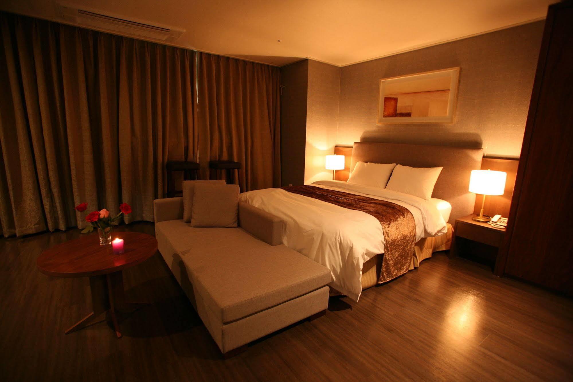 Hyunjin Tourist Hotel Donghae Exterior foto