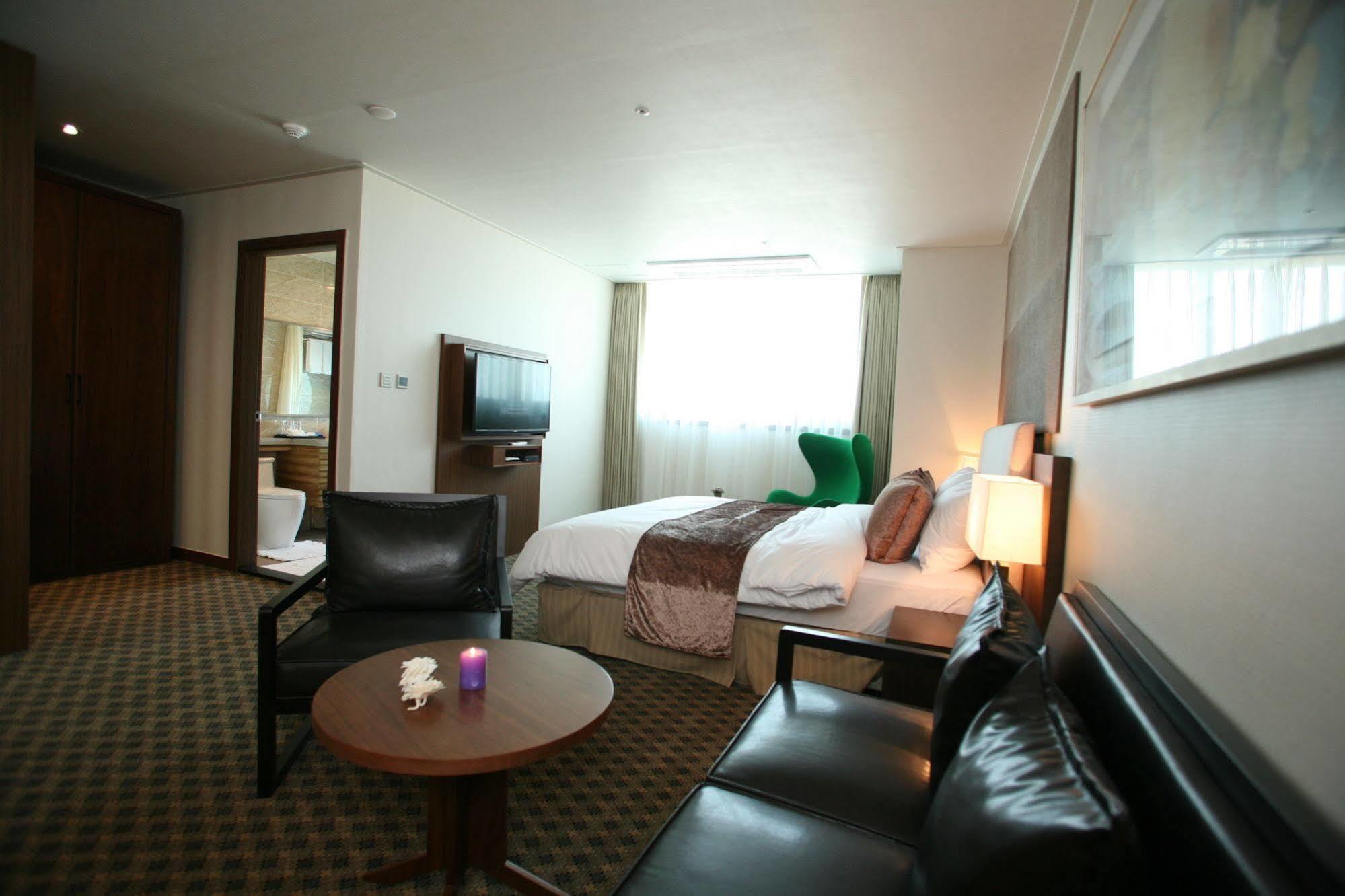 Hyunjin Tourist Hotel Donghae Exterior foto